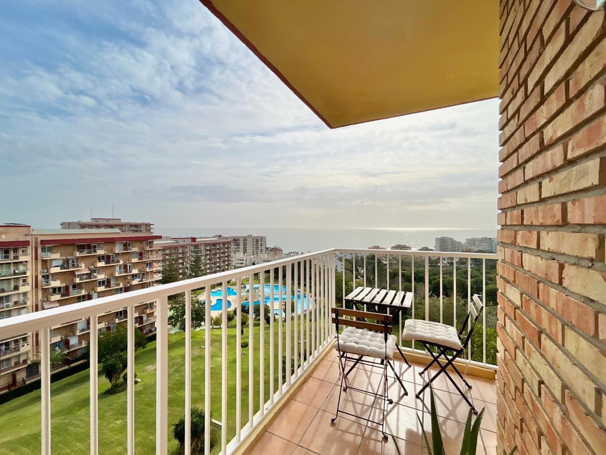 Acogedor Apartamento En Benalmadena Vistas Exterior photo