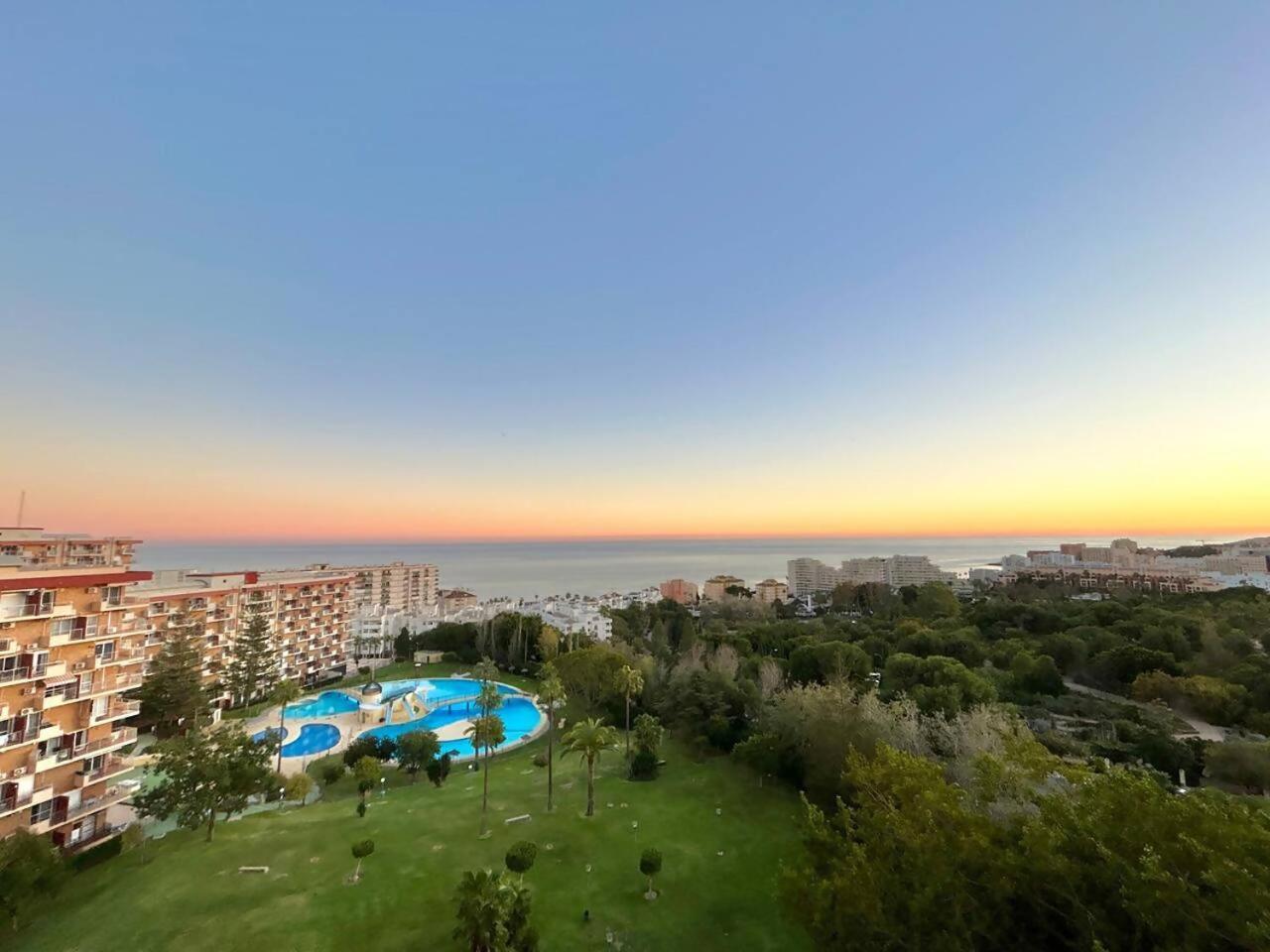 Acogedor Apartamento En Benalmadena Vistas Exterior photo